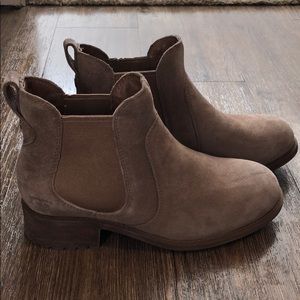UGG Bonham Chelsea Booties 6